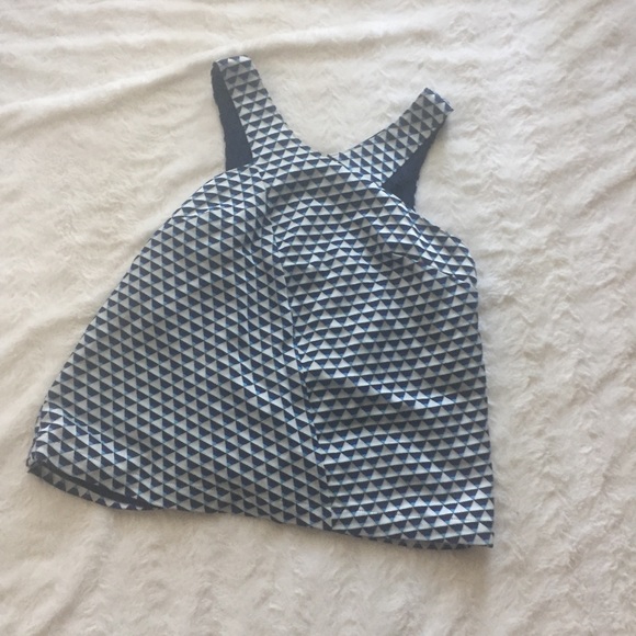3/$20 Anthropologie HD in Paris Blue Geometric top - Picture 3 of 9